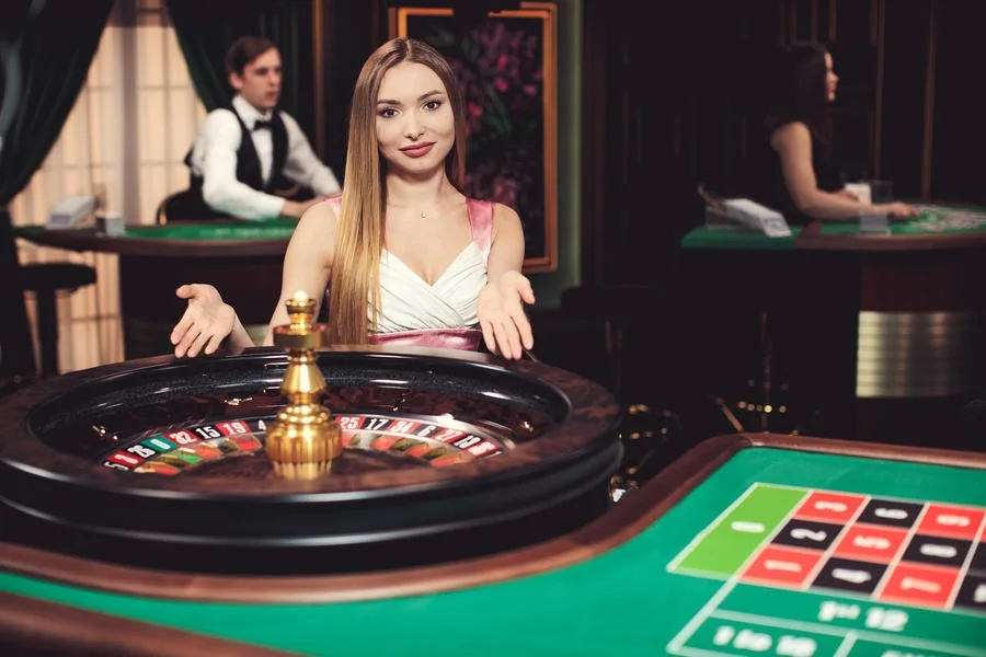 Suasana meja kasino live dengan dealer di ID777